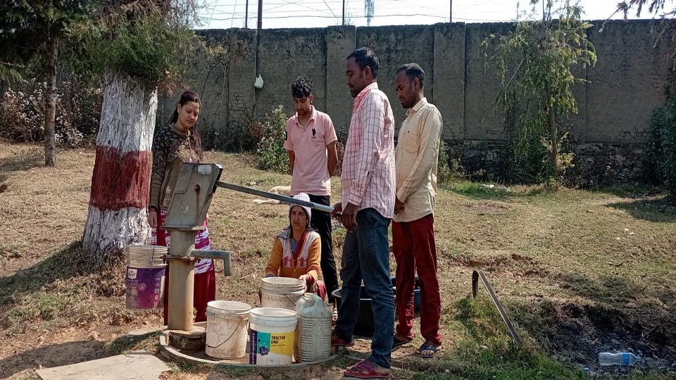 People angry over dirty water coming from hand pump in champawat