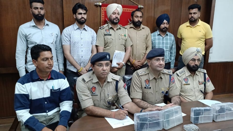 Moga Police arrested six criminals of gangster Davinder Bambiha gang