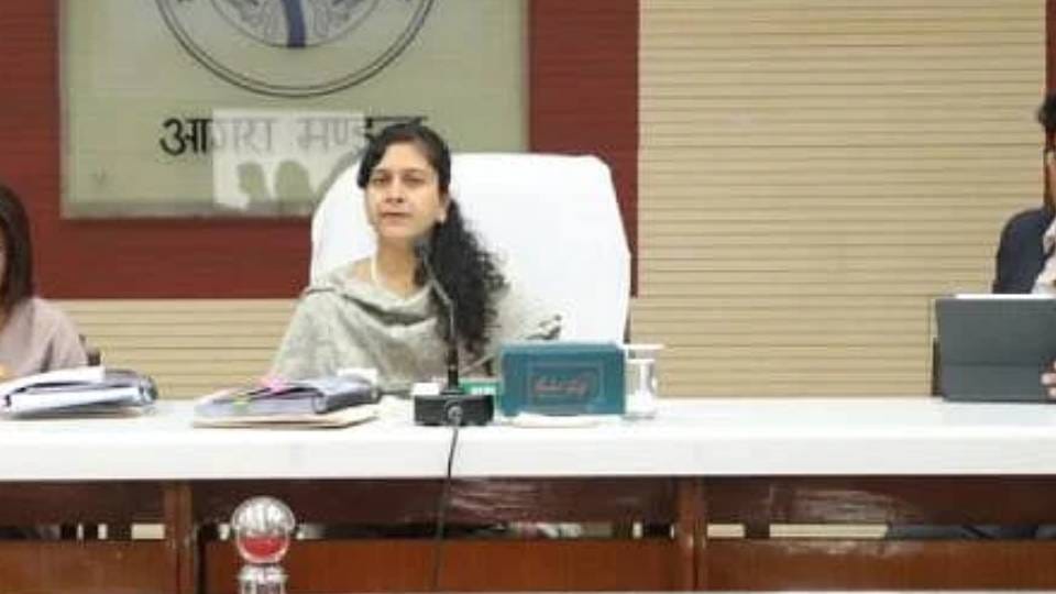 files disappeared from tehsil In Agra commissioner said action will be taken against culprits