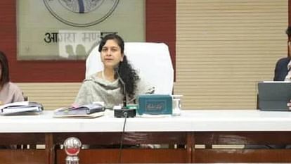 Divisional Commissioner reviewed health facilities in districts of Agra division condition found to be bad