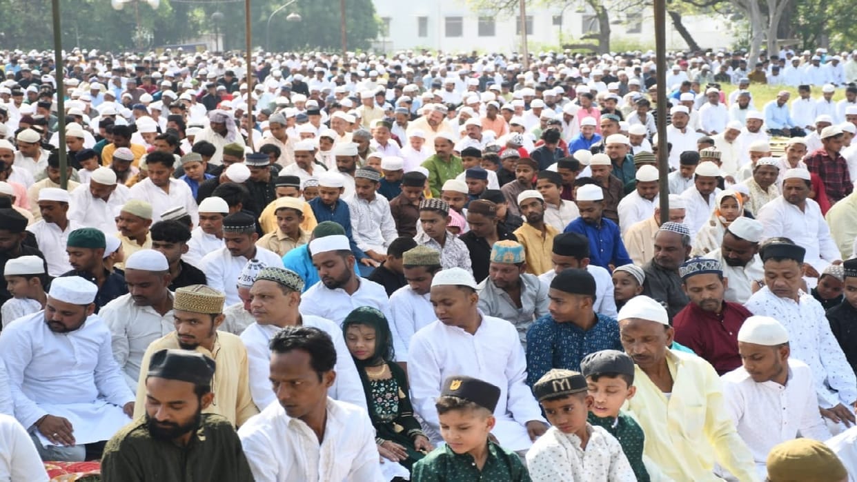 Eid Mubarak: Eid prayers will be offered today, markets will be buzzing throughout the night