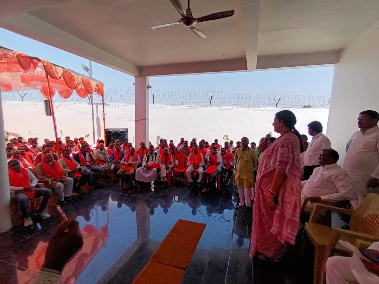 BJP MP Smriti Irani addressed current and old village pradhans in Amethi.
