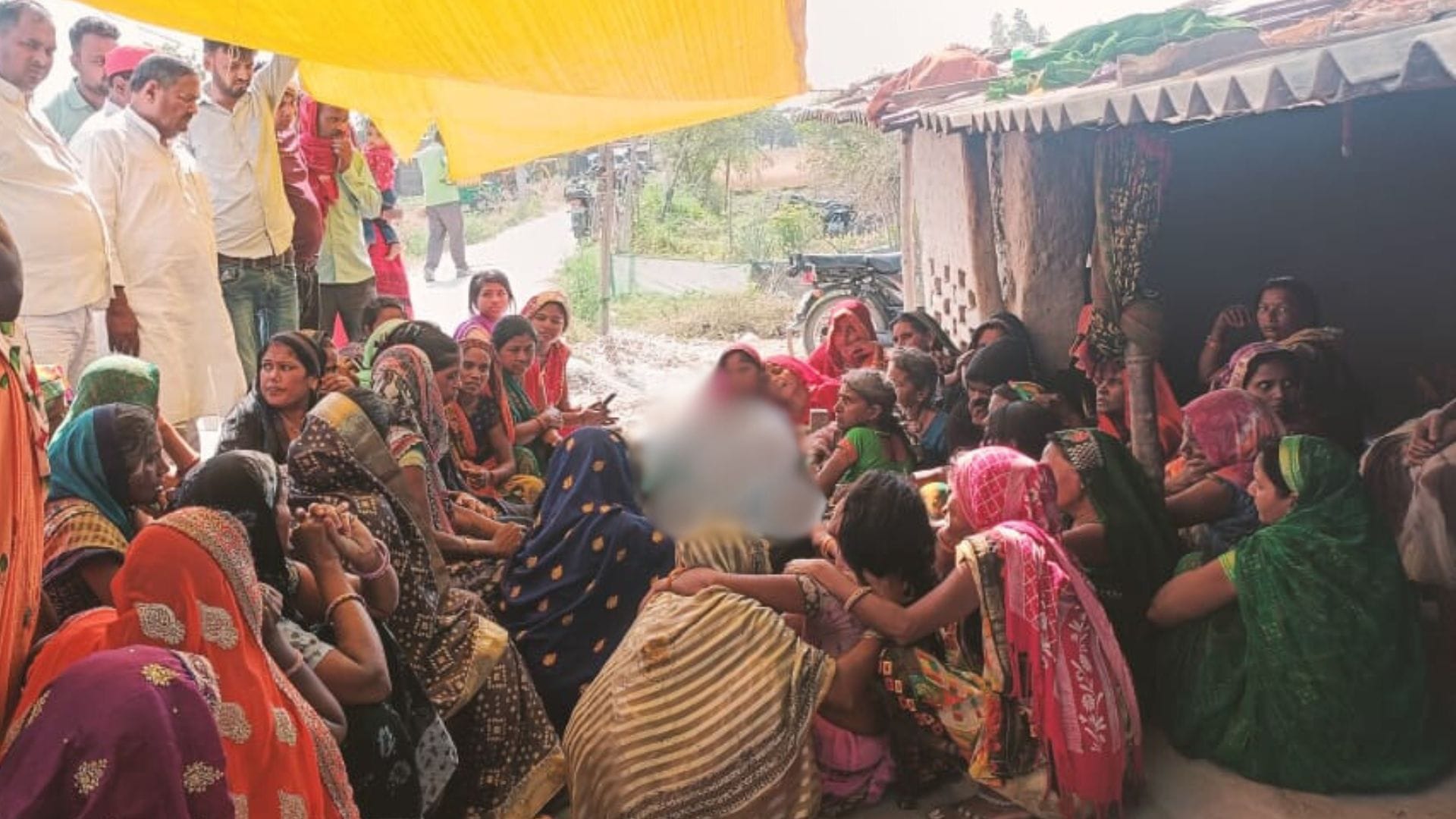 Azamgarh child death case painful story of Funeral of four innocent child