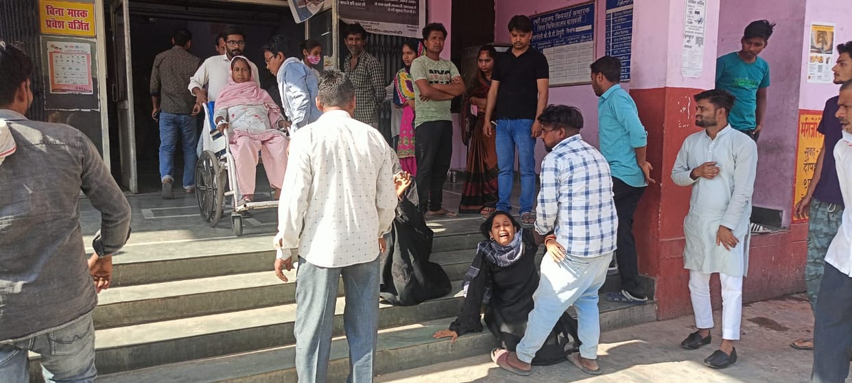 Mother and daughter died in an accident on Deva road in Barabanki.