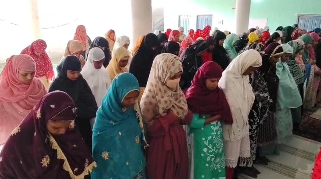 Bihar News : unique mosque in bihar where women devotee praying eid wishes as eid k chand ki dua
