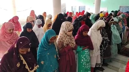 Eid Mubarak : बिहार की इस मस्जिद में ईद पर महिलाएं भी नमाज अदा करती हैं, जानें क्या है यहां की परंपरा Bihar News : unique mosque in bihar where women devotee praying eid wishes as eid k chand ki dua