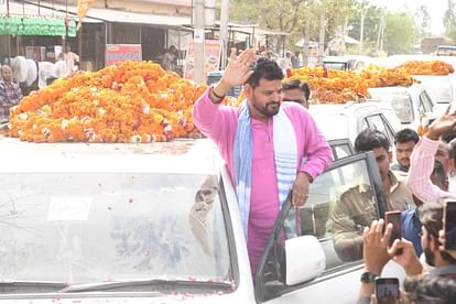 Gonda: भाजपा सांसद बृजभूषण शरण सिंह पर एफआईआर दर्ज, बिना अनुमति निकाल रहे थे वाहनों का काफिला FIR filed against BJP MP Brij Bhushan Sharan Singh.
