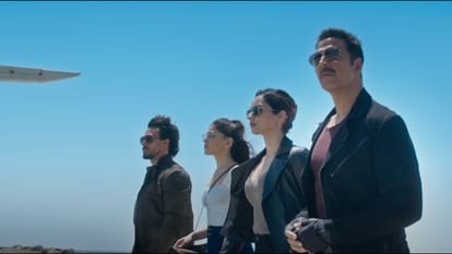 Bade Miyan Chote Miyan Review in Hindi by Pankaj Shukla Ali Abbas Zafar Akshay Kumar Tiger Shroff Prithviraj