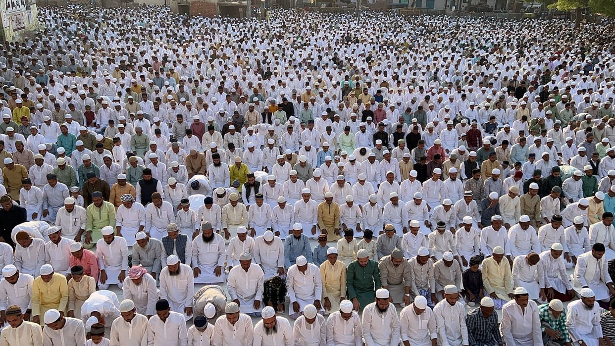 Namaz offered in mosques and Eidgahs on Eid festival in mau