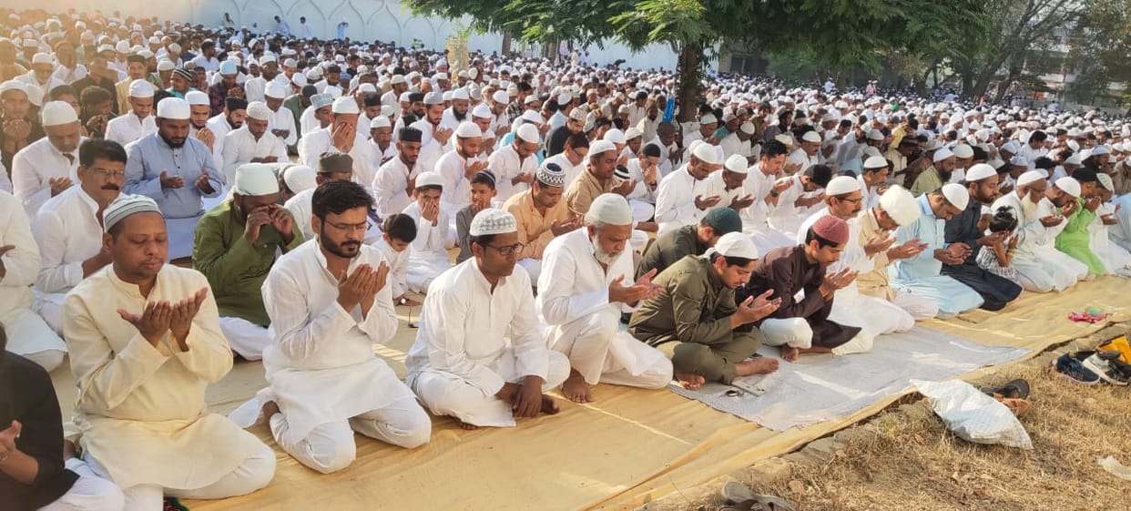 Eid 2024 people offered Namaz with devotion and devotion in Azamgarh