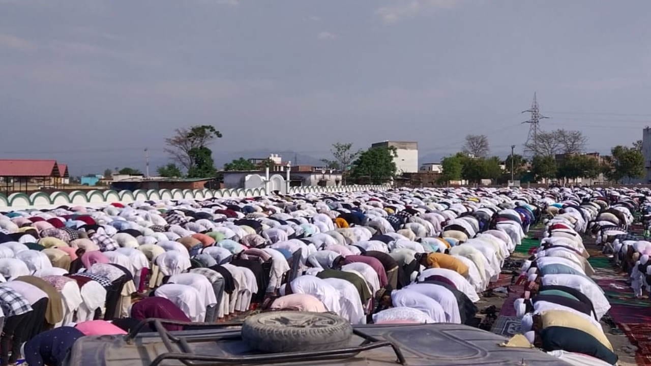 Eid mubarak eid prayers offered in Dehradun Uttarakhand watch Photos