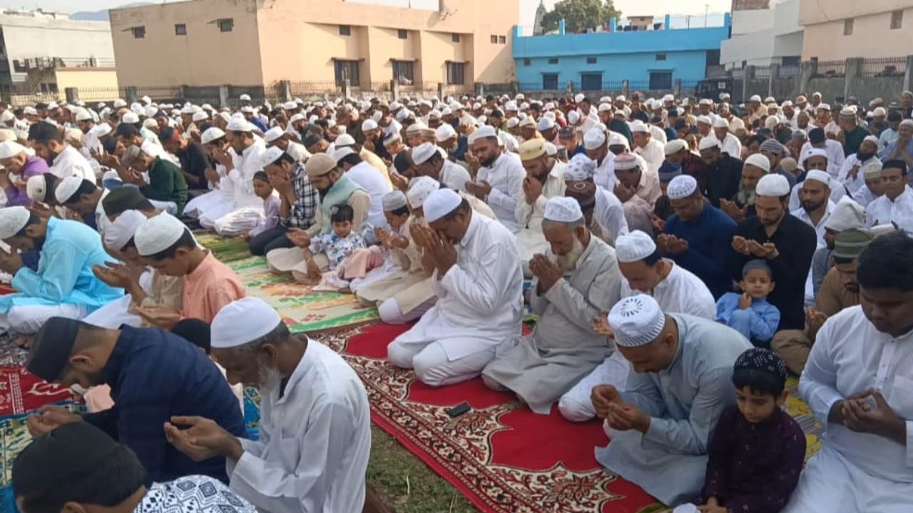 Eid mubarak eid prayers offered in Dehradun Uttarakhand watch Photos