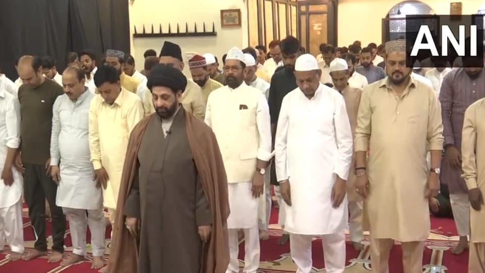 Festival of Eid-ul-Fitr is being celebrated in India today Latest Eid Photos