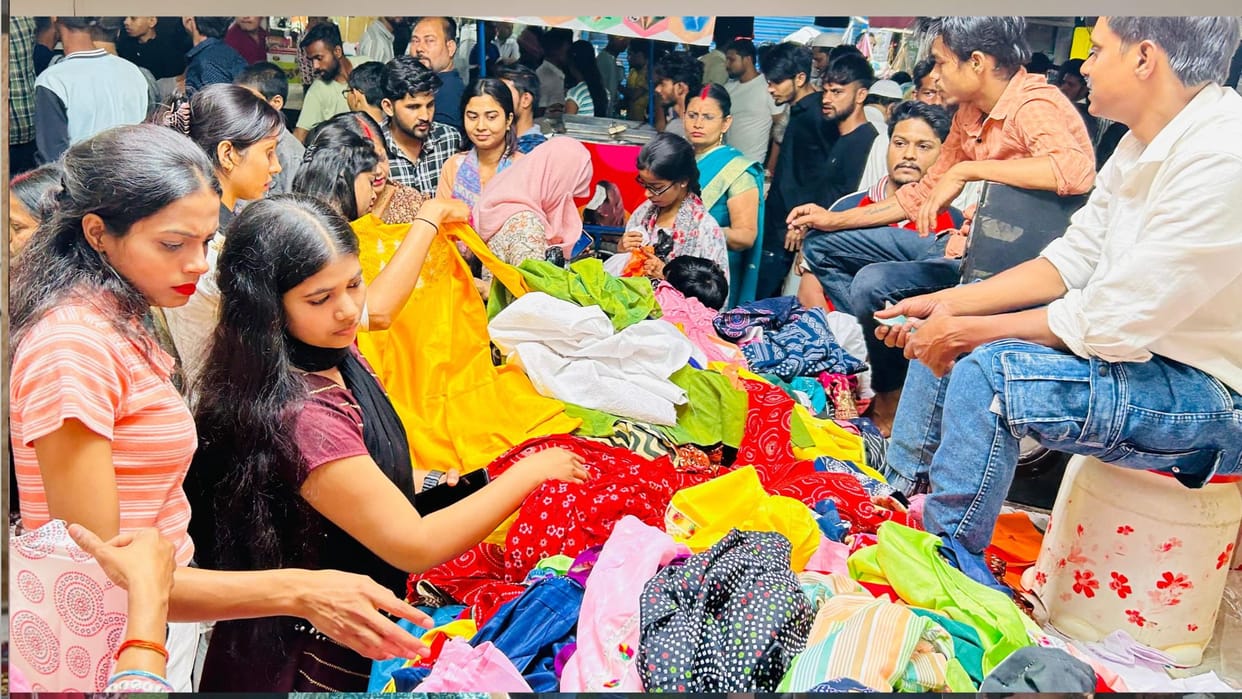 Shopping continued throughout the night on moonlit night in Gorakhpur, Eid market decorated