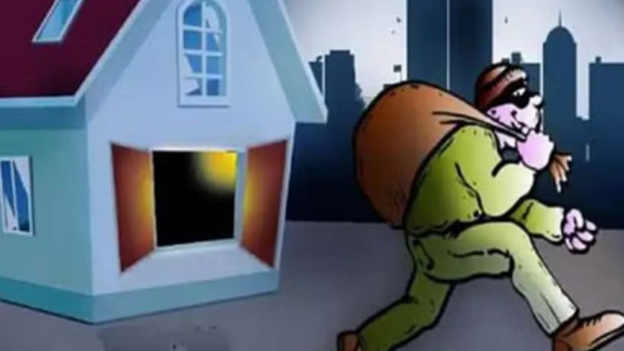 Raigarh: Thieves targeted deserted house: thief caught on camera; An auto was called carry the stolen goods