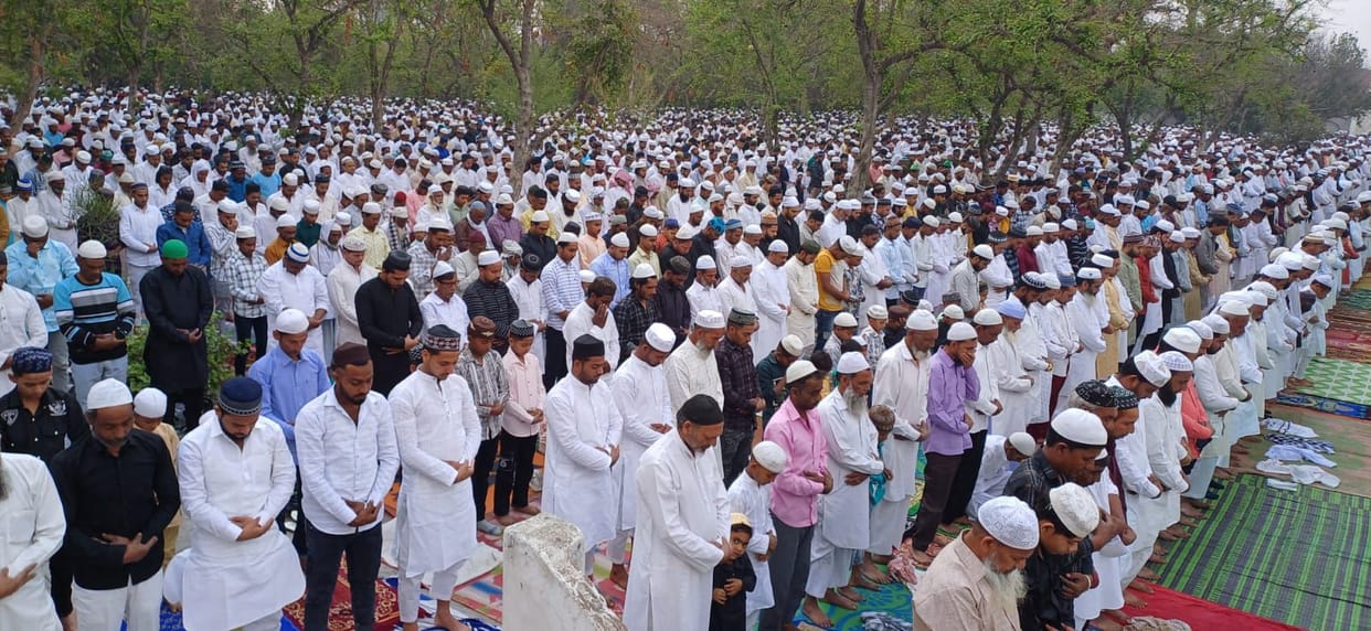 EID 2024: Eid celebration with great pomp, devotees offered Eid namaz in western UP