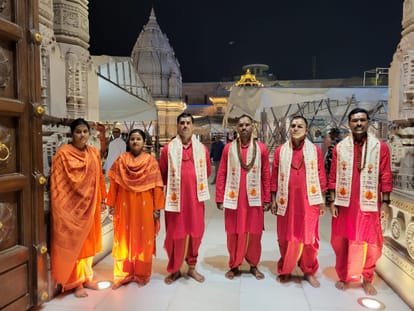काशी विश्वनाथ धाम: हर-हर महादेव के जयघोष से भक्तों का स्वागत करेंगे पुलिसकर्मी, पुजारी की ड्रेस पहनकर तैनात Kashi Vishwanath temple Police deployed in priest dress for devotees welcome