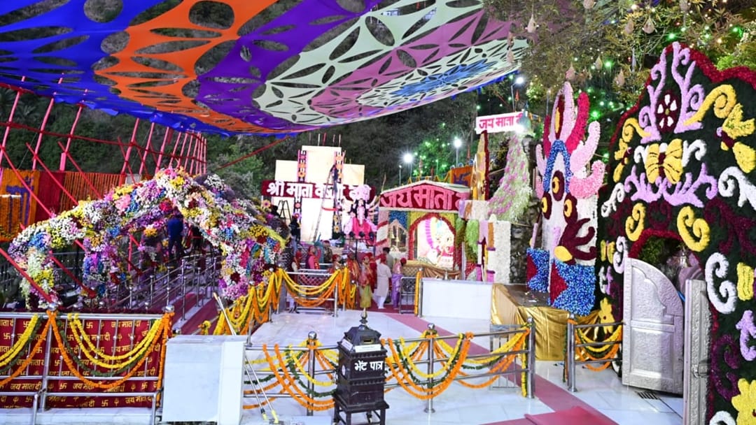 Maa Vaishno Devi katra thousands of Pilgrims reached on Chaitra Navratri festival