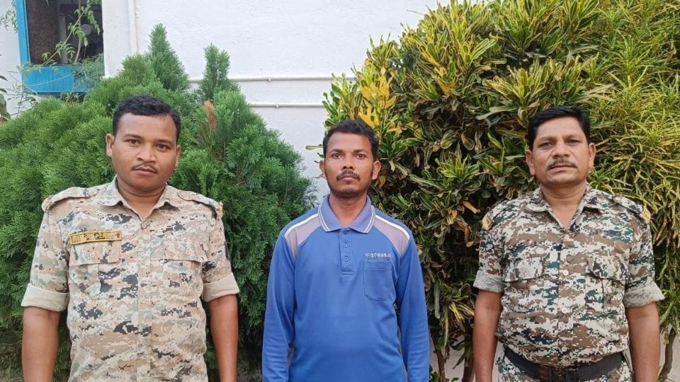 Police arrested Naxalite carrying reward of Rs one lakh in Bijapur