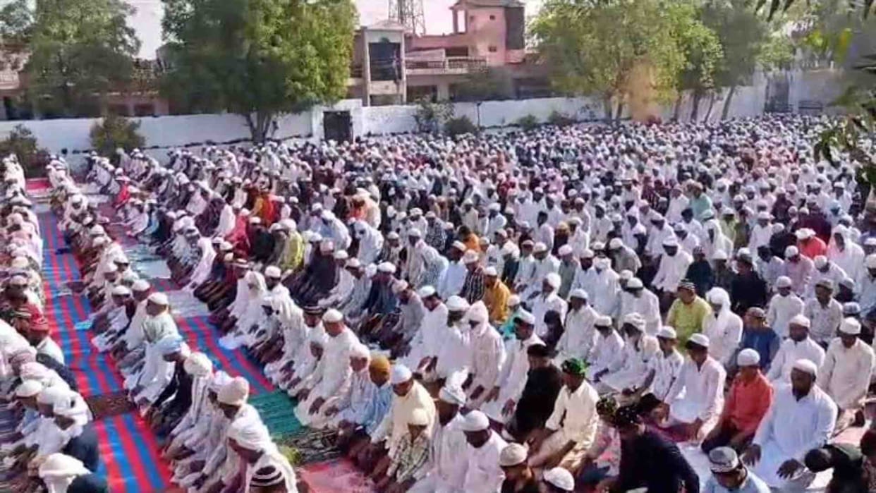 Alwar News: fasting people offered Eid namaz in Eidgah and mosques