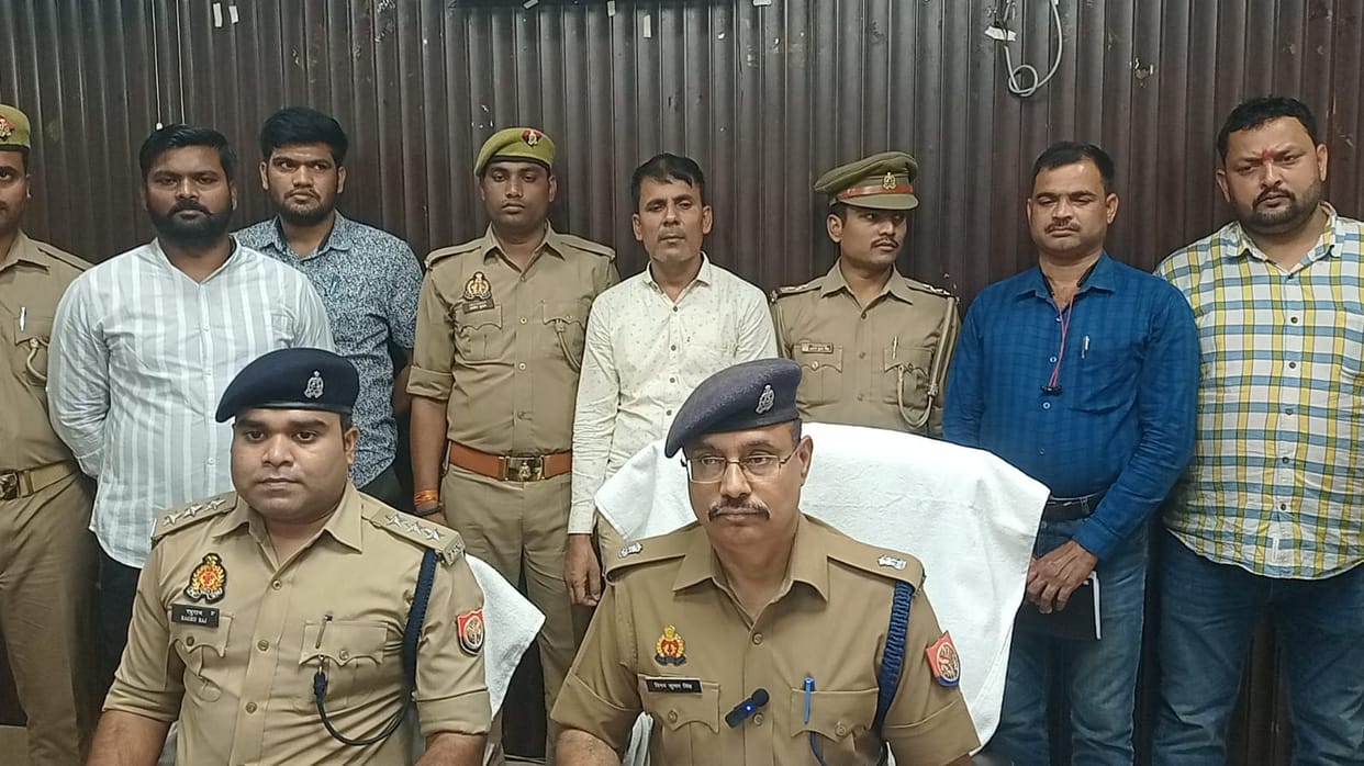 Chandauli police caught accused with fake notes many lakhs