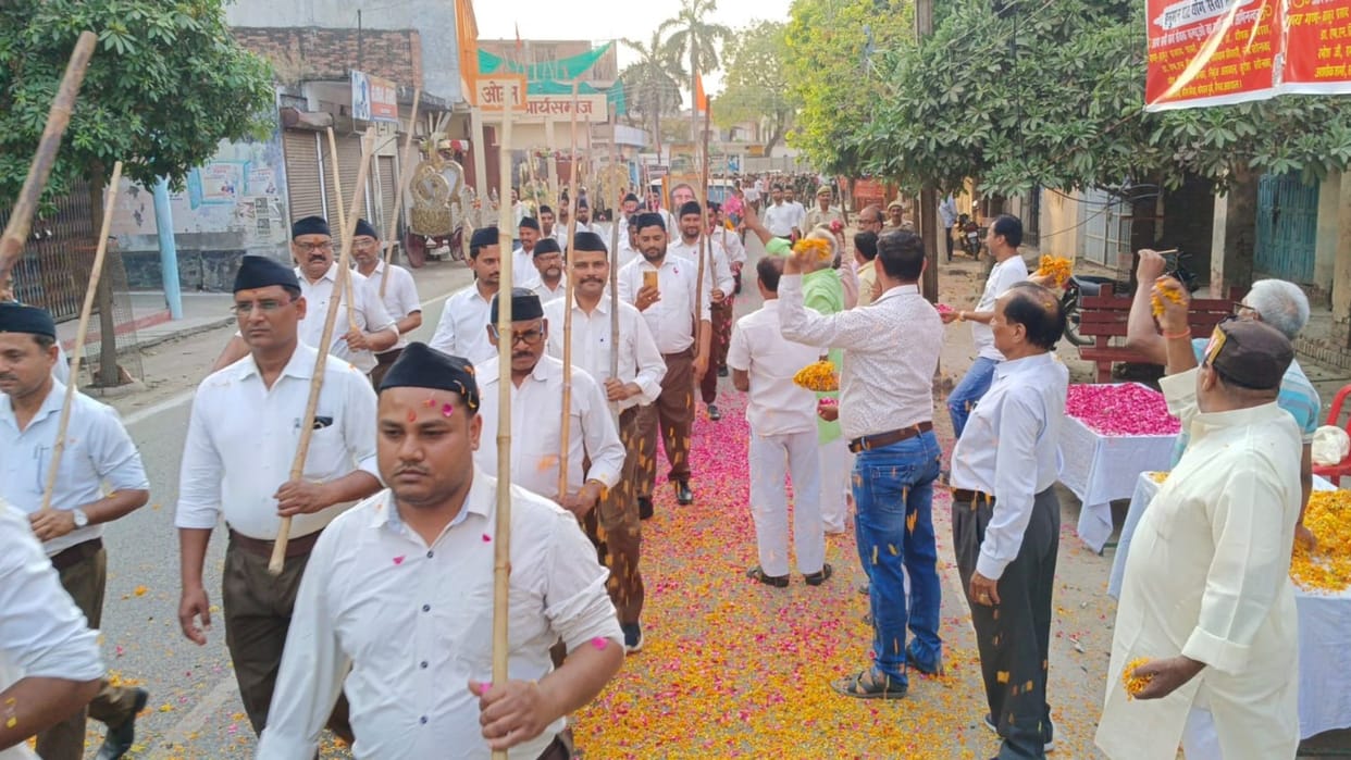 RSS Workers organised Path Sanchalan in mau on Hindu nav samvatsar