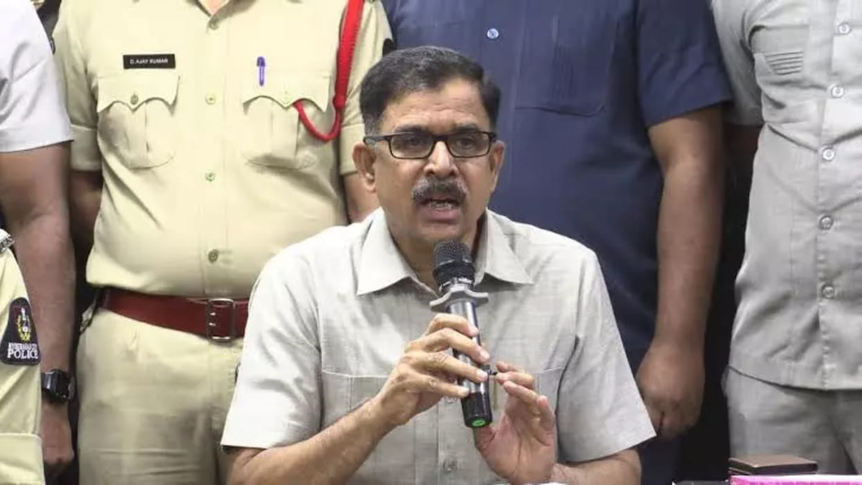Hyderabad: Former DCP's troubles increased, after phone tapping, now case of kidnapping also registered