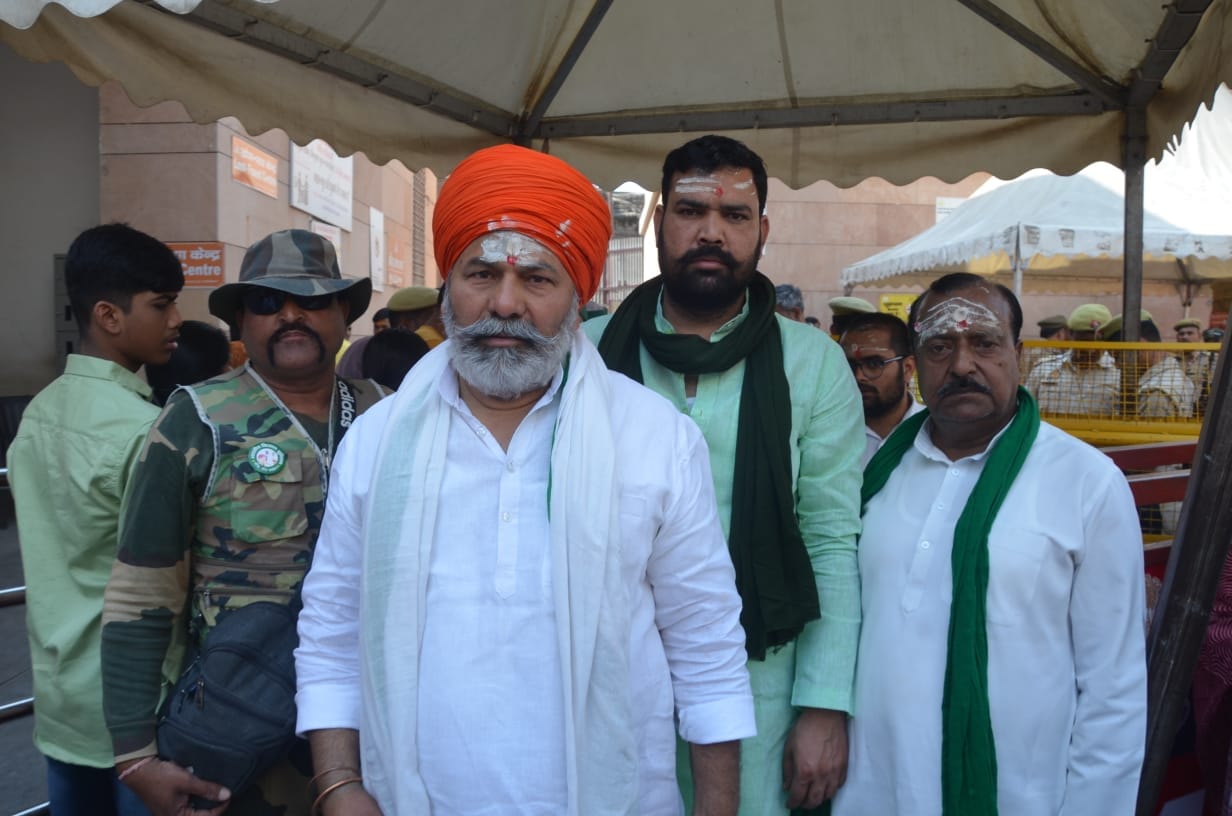 Rakesh Tikait Darshan of Kashi Vishwanath Dham and said saffron color for everyone