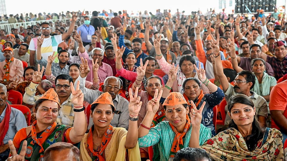 Lok Sabha Elections 2024 PM Modi Play Hudka and Pray to Devta to address voters from Garhwal to Haridwar