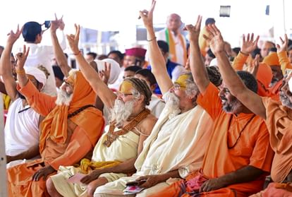 Rishikesh: हुड़का का नाद...देवी-देवताओं का आह्वान, पीएम मोदी ने गढ़वाल से हरिद्वार तक मतदाताओं को ऐसे साधा Lok Sabha Elections 2024 PM Modi Play Hudka and Pray to Devta to address voters from Garhwal to Haridwar