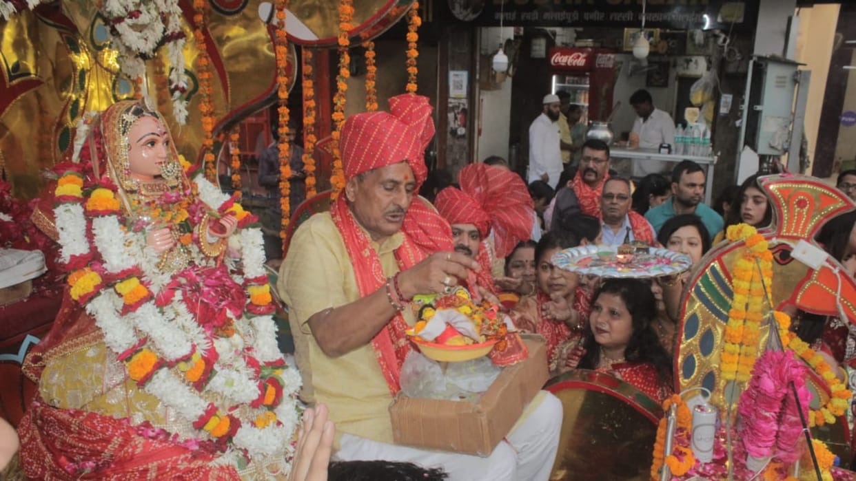 grand procession of Maa Gangaur was taken out in Kashi