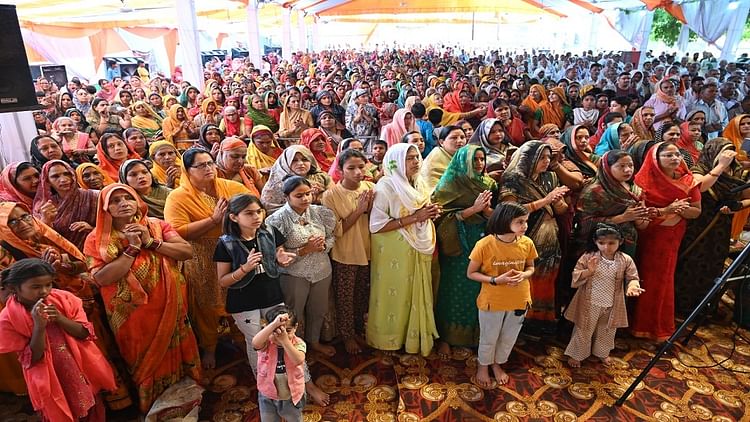 Devotees Gathered In Shrimad Bhagwat Katha Of Karshni Bal Yogi Amar