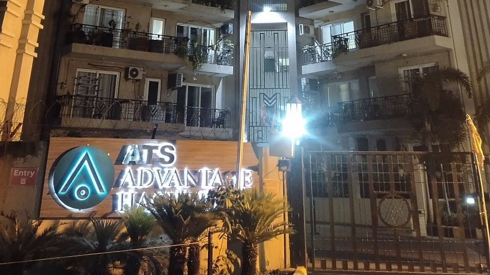 Indirapuram: 12th class student committed suicide by jumping from the 23rd floor of ATS Society.