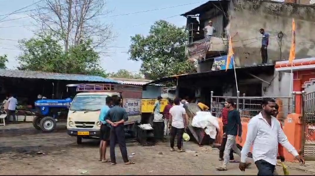 Fire breaks out in warehouse of grocery shop and general store in Amalai