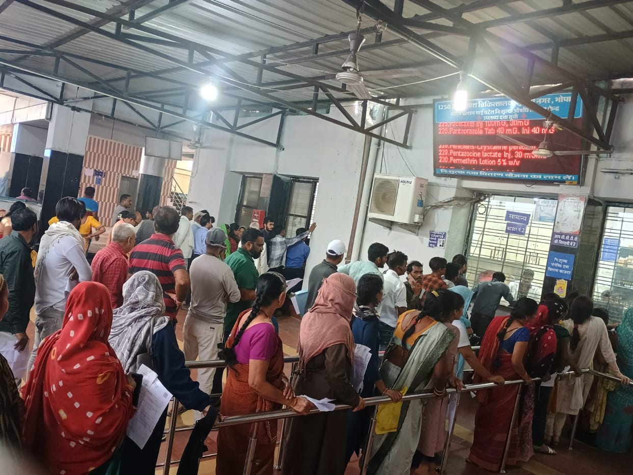 Bhopal: There is a shortage of medicines in the District Hospital, Bhopal
