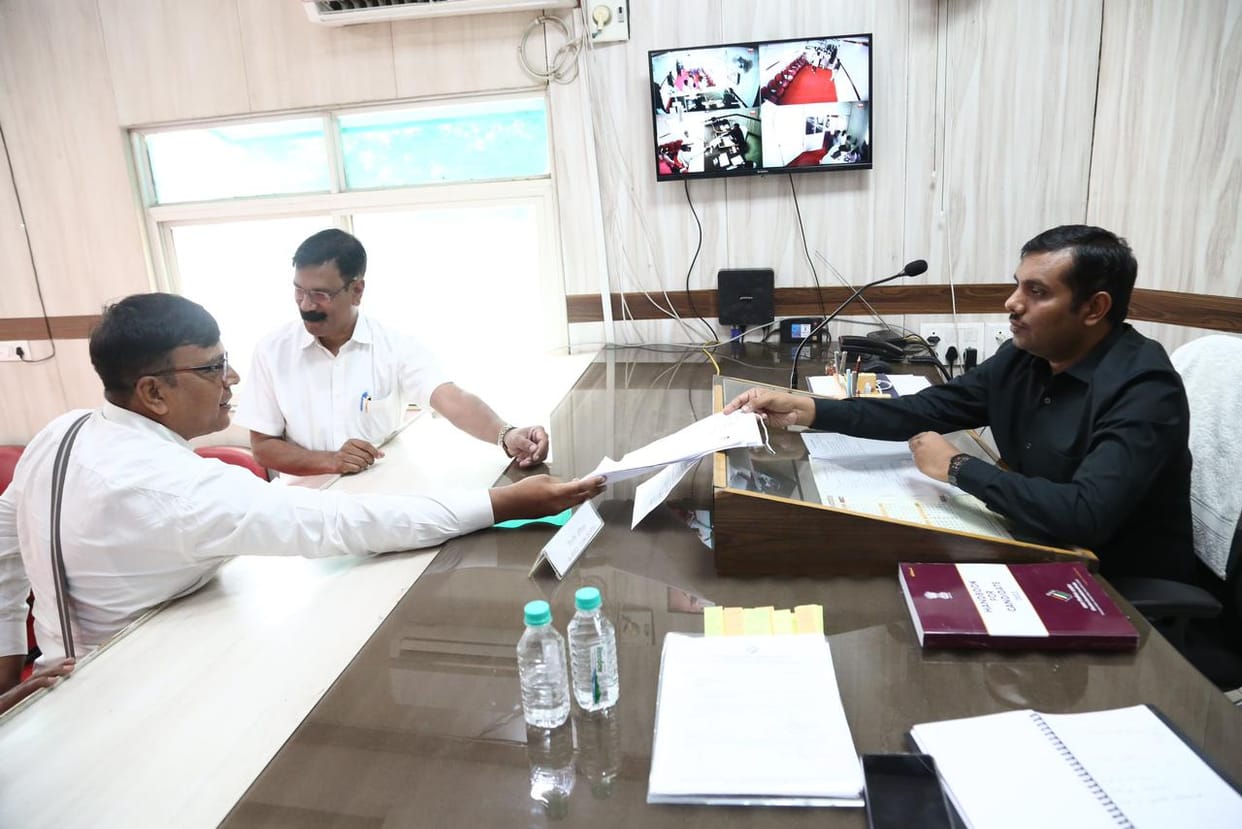 MP: 7 candidates filed nomination on the first day of the third phase, candidate reached Bhopal with chillar t