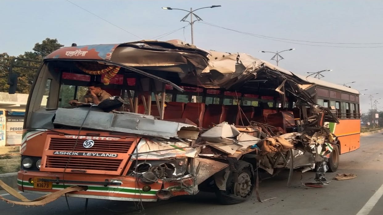 woman dies roadways bus collides with truck on highway in shahjahanpur