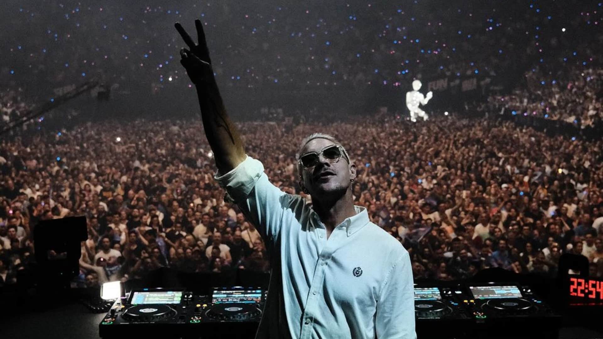foreign singers akon dj diplo kylie minogue snoop dogg hindi film songs singh is king jab harry met sejal blue