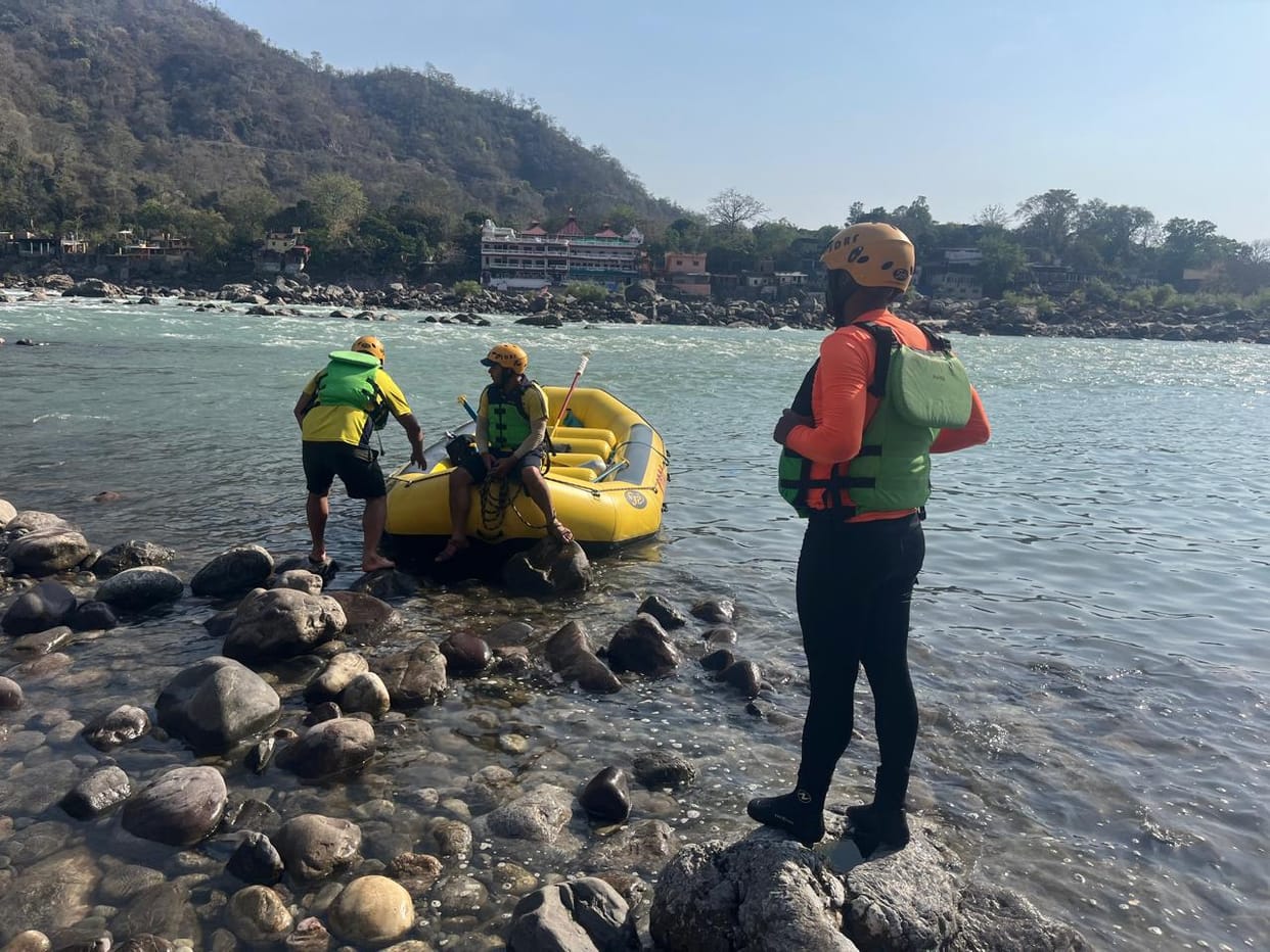 Rishikesh News Boy who came from Indore with his family drowned in Ganga