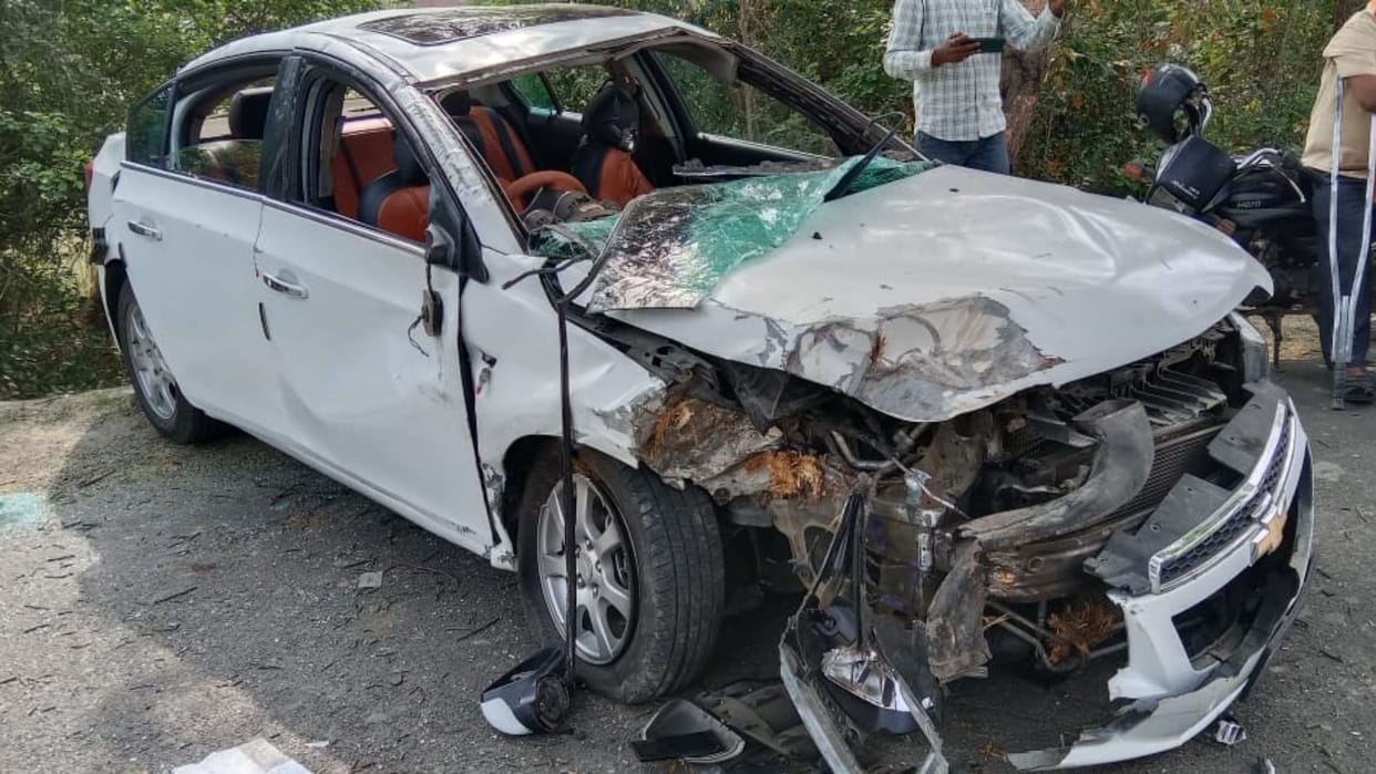 Speeding car out of control trying to save bike rider in mau three people injured