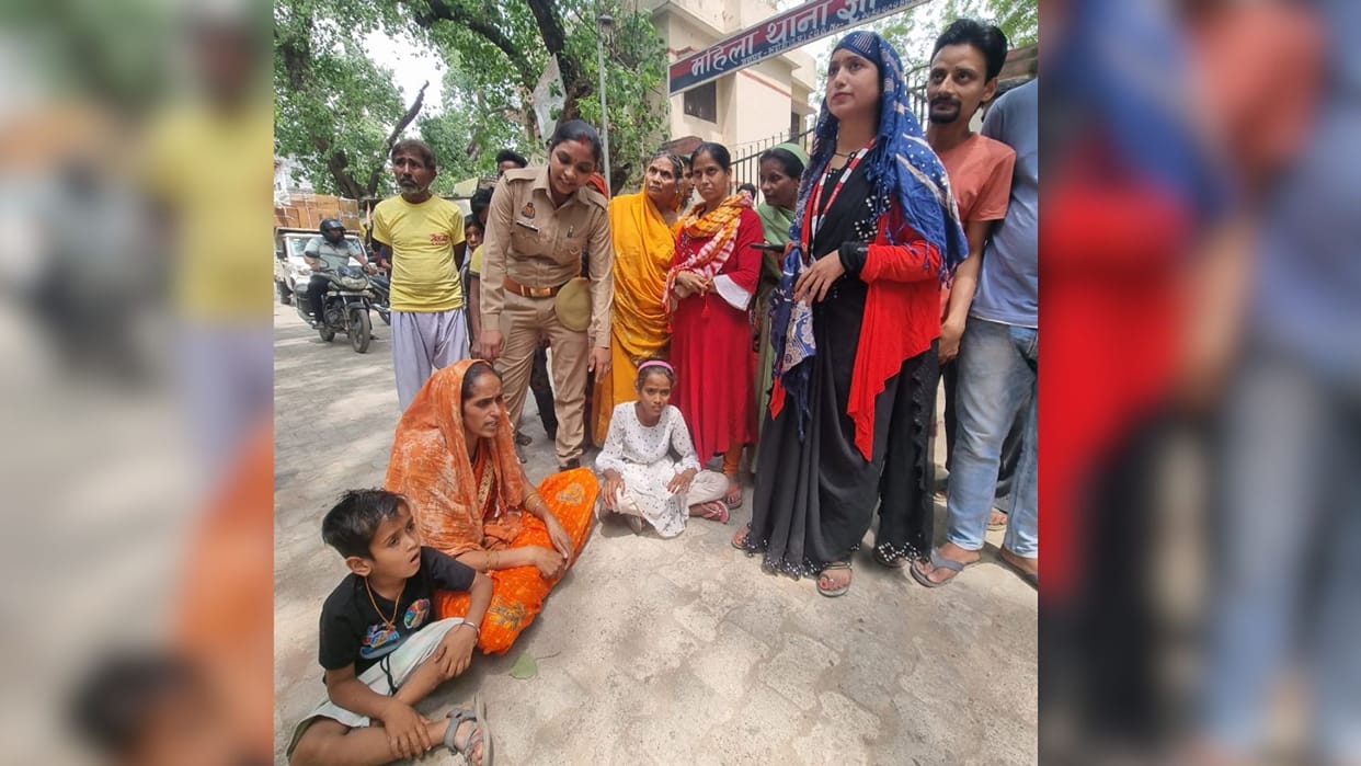 Married women staged protest at women police station for justice