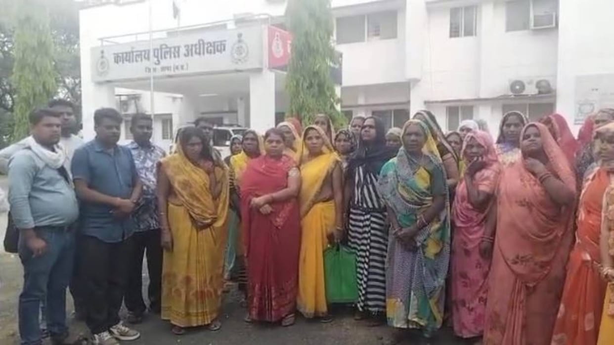 Sagar News Neighbors seduced girl and did wrong she committed suicide after coming home