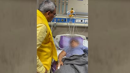 UP: चार दिन में चार लाख वसूल लिए... यूपी के मंत्री ने मेदांता अस्पताल पर लगाए गंभीर आरोप, अस्पताल ने दी सफाई UP minister Om Prakash Rajbhar alleged Medanta Hospital for extortion.