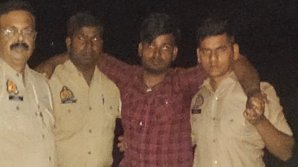 criminal injured police encounter who robbed a woman in Azamgarh