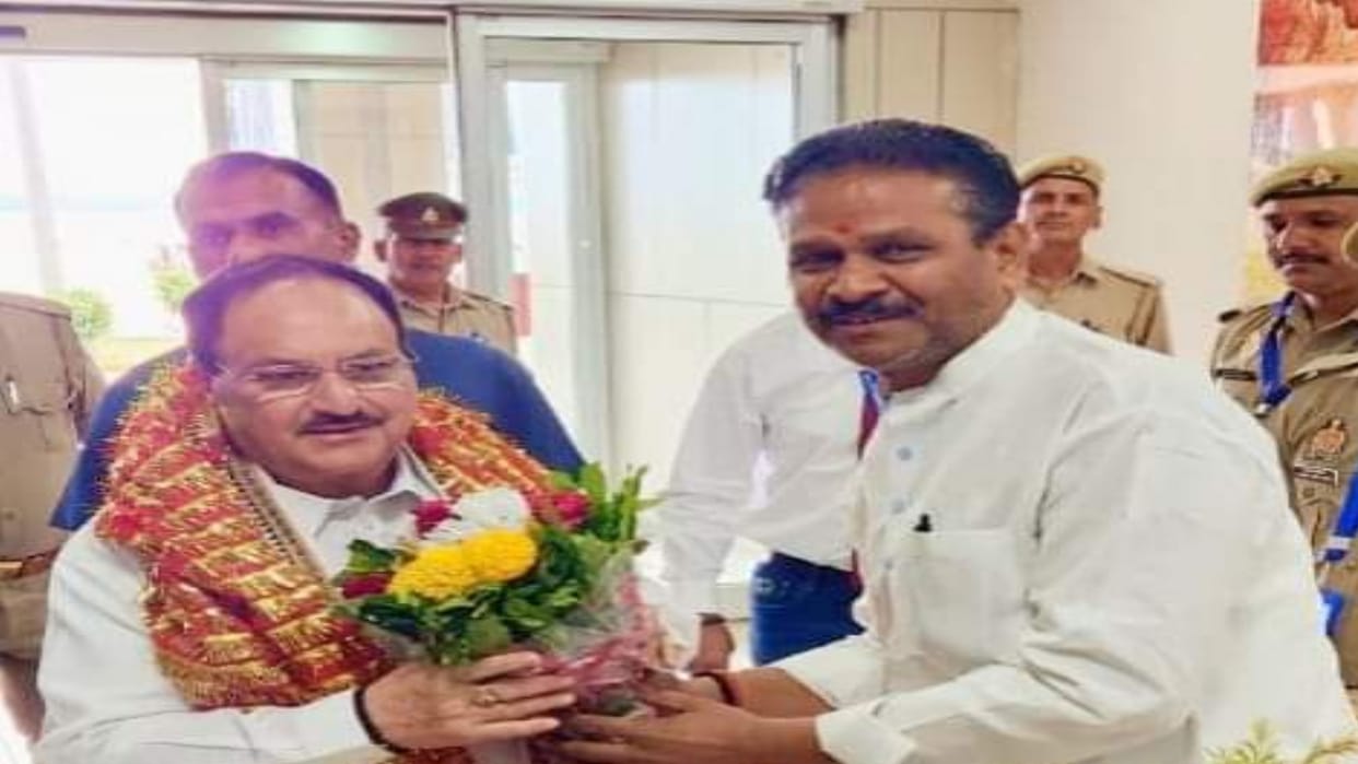 BJP members welcomed JP Nadda at the airport, Nadda said - NDA will get more than 400 seats.