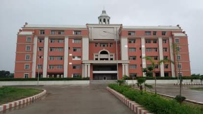 रज्जू भैया राज्य विश्वविद्यालय।