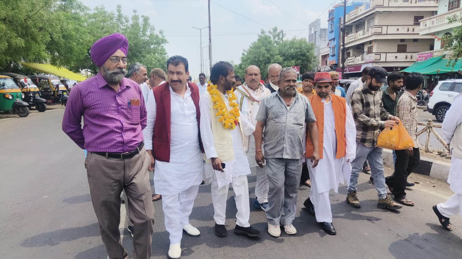 राजगढ़ में गाजे-बाजे के साथ निकली नामांकन रैली।