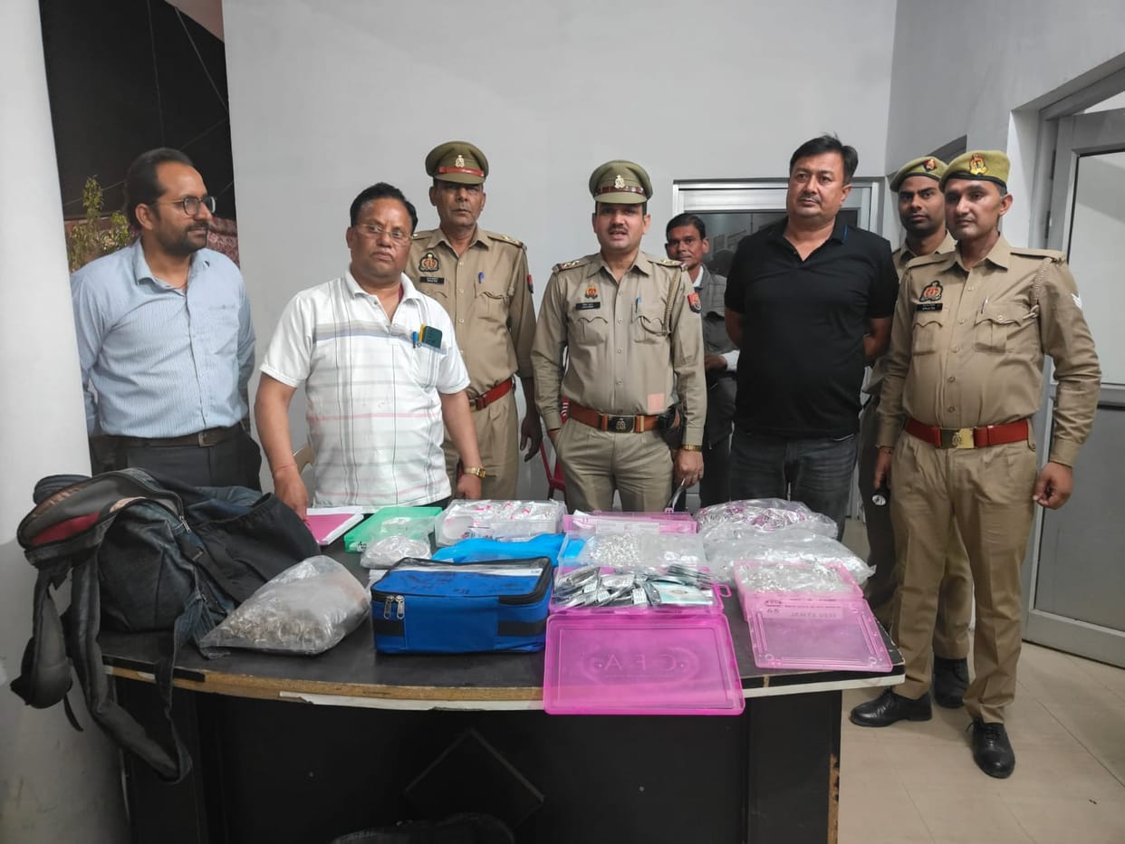 Police seized silver of 16 lakh from a car during checking in Saharanpur