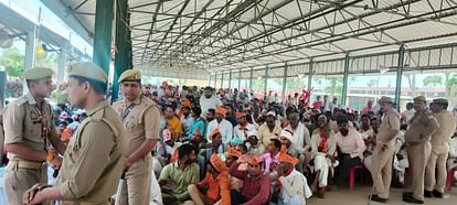 विपक्ष पर गरजे: CM योगी का तीखा भाषण, बोले- सहारनपुर को बना दिया था मजहबी उन्माद का केंद्र, अब नहीं होता पलायन CM Yogi Adityanath has arrived in Saharanpur to address a public meeting