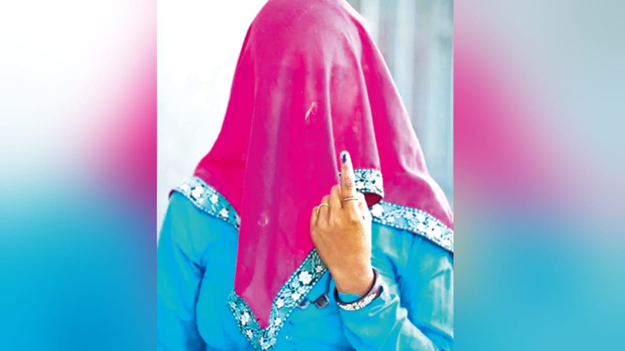 Amar Ujala Special Report: Women are not able to vote of their own free will